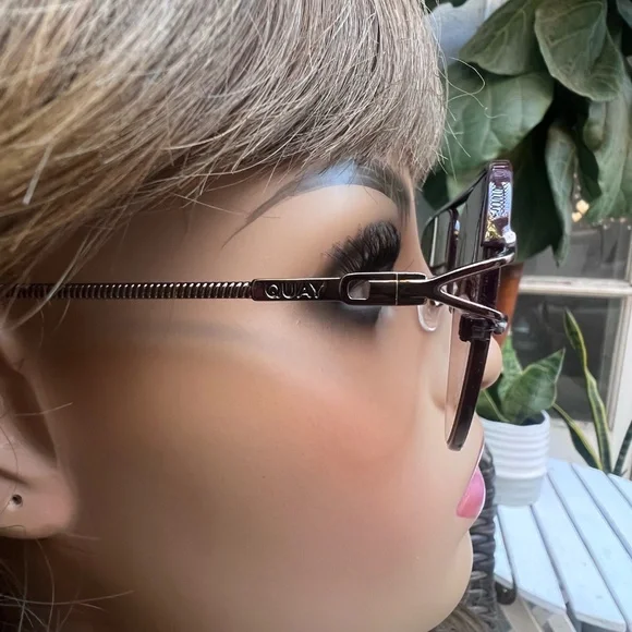 QUAY AUSTRALIA HIGH KEY TWIST SUNGLASSES - Picture 11 of 11